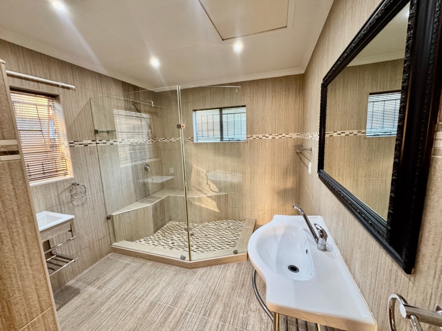 5 Bedroom Property for Sale in Baillie Park North West